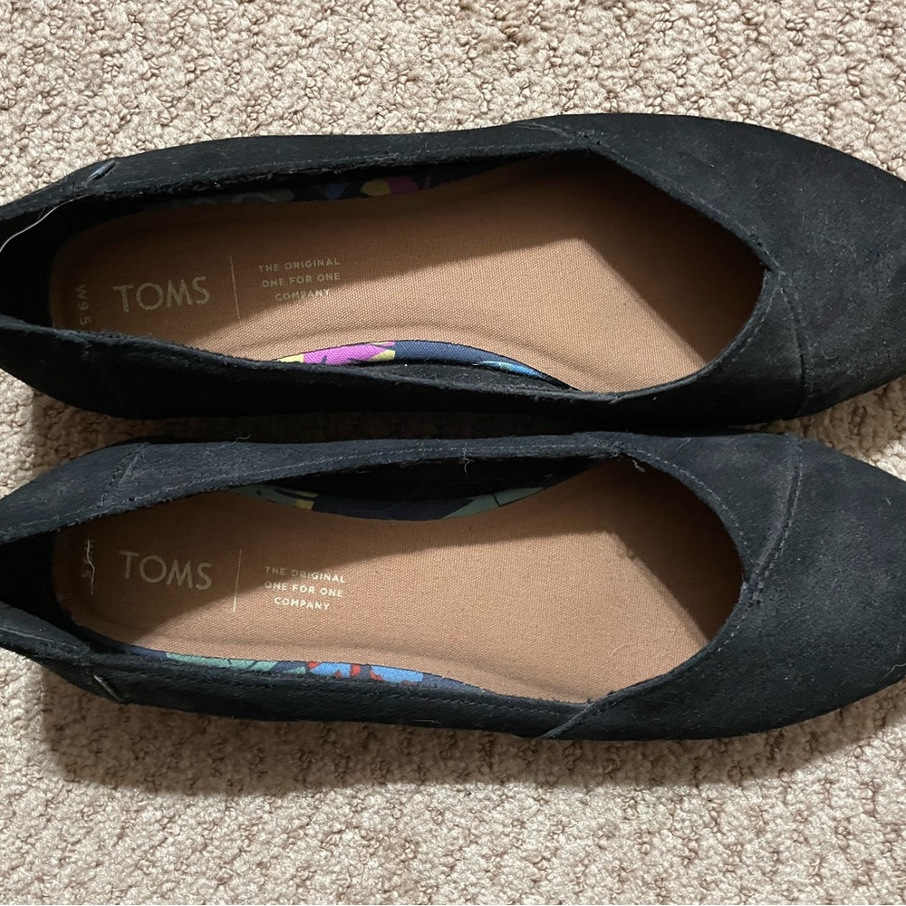 Toms Suede Flats 9.5